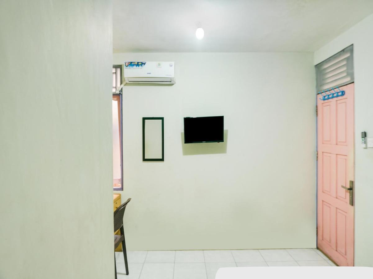 Oyo 2872 Garuda Guest House Banjarmasin  Buitenkant foto