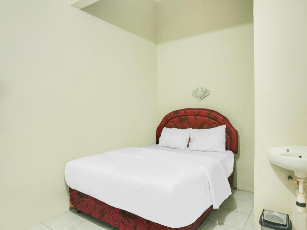 Oyo 2872 Garuda Guest House Banjarmasin  Buitenkant foto